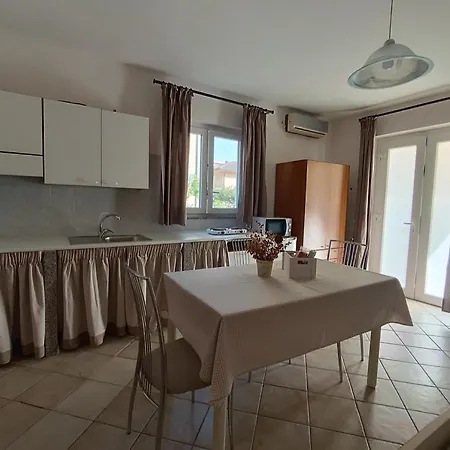 Appartamento Casa Latiini 1-2 *